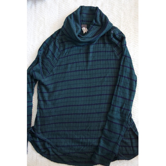 Free People Turtle Neck sweater - Picture 1 of 3